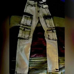Women’s cargo jeans - NWT